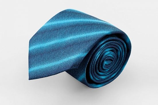 Синий галстук с голубым узором